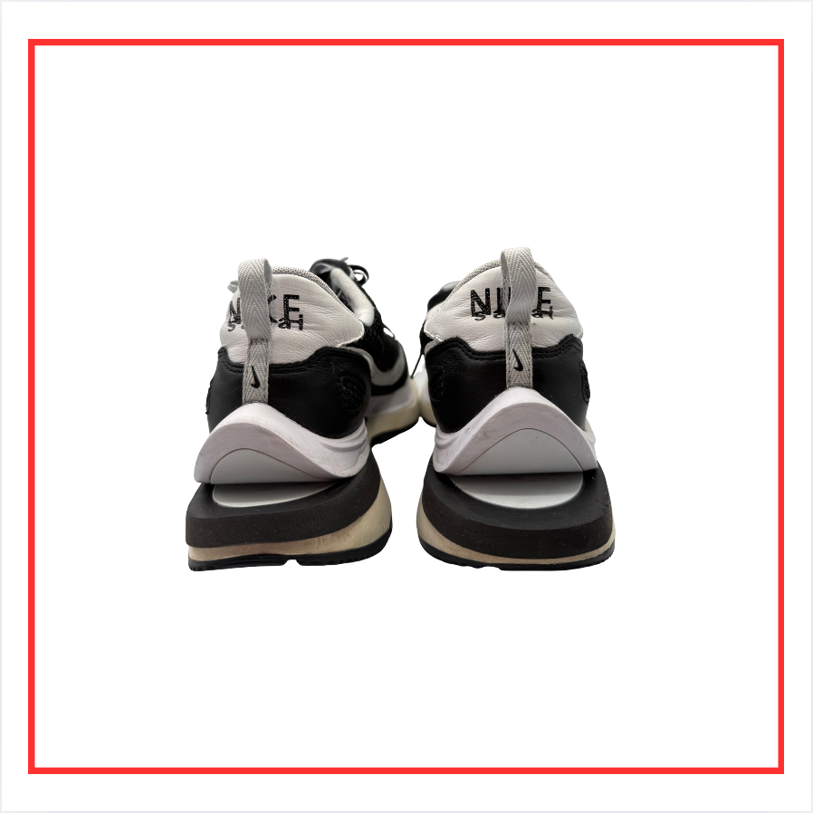 Nike Vaporwaffle sacai Black White (Preloved) UK 10
